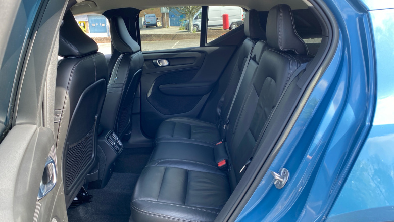 Volvo Xc40 2.0 B4P Plus Dark 5dr AWD Auto Petrol Estate